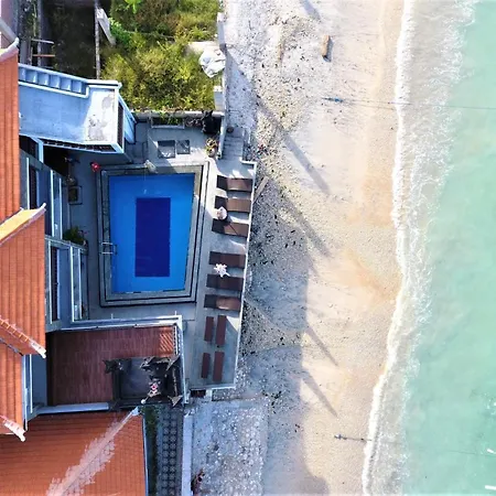 Pradana Beach Inn Luxury